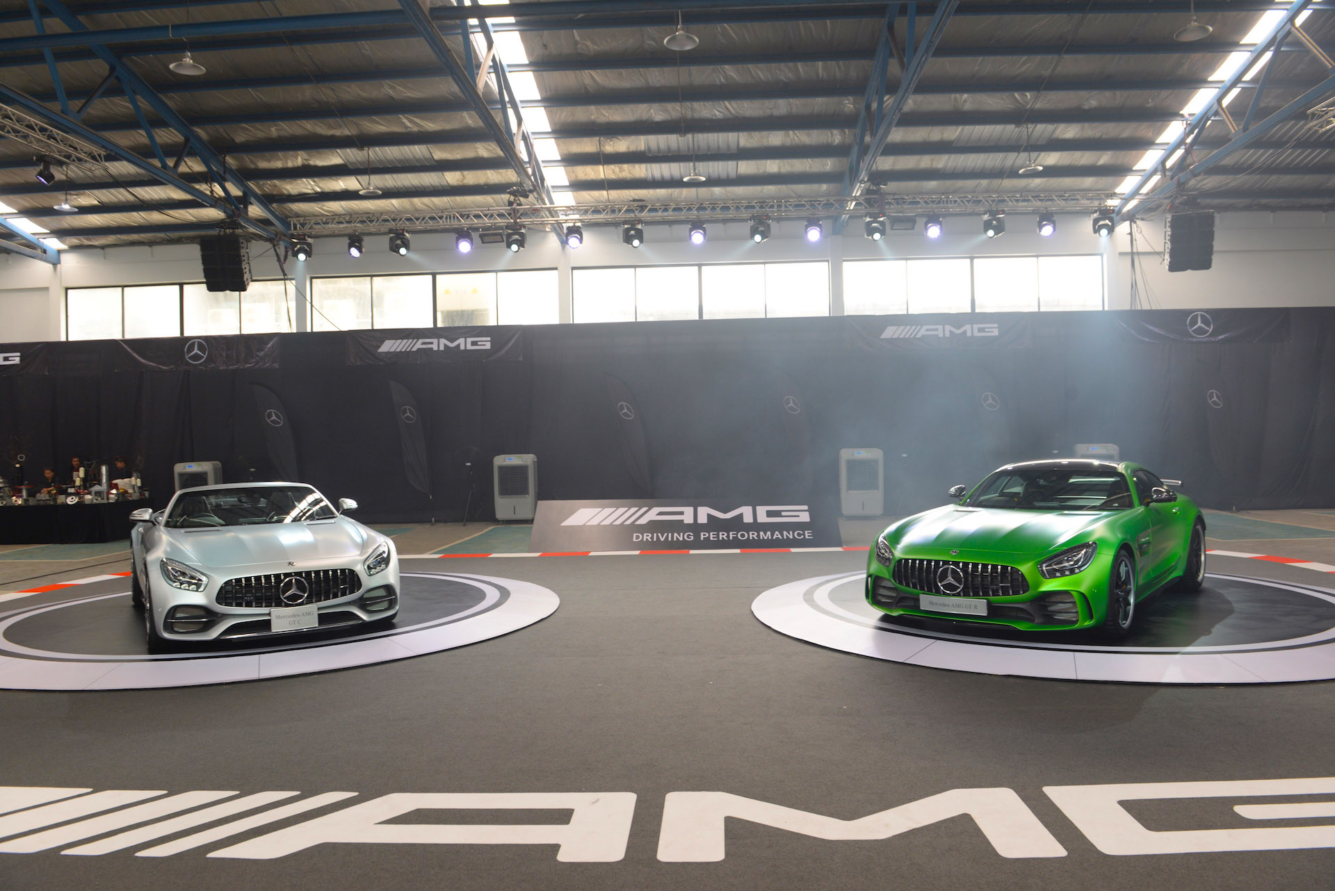 เมอร์เซเดส-เบนซ์ เสริมแกร่งแบรนด์ Mercedes-AMG เปิดตัว 2 รุ่นใหม่ Mercedes-AMG GT R และ Mercedes-AMG GT C ตอบสนองทุกความเร้าใจ
